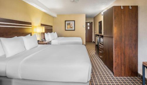 Queen Room with Two Queen Beds Non Smoking