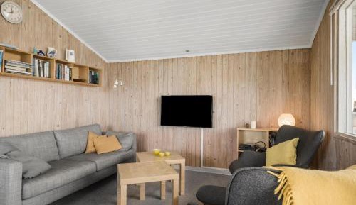 Three-Bedroom Vacation Home 