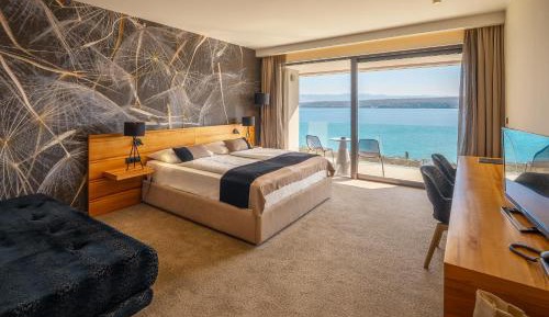 Deluxe Double Room with Balcony and Sea View (2 Adults)