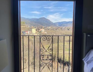 Single Room with Mountain View