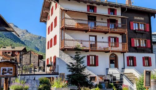 Two-Bedroom Apartment with Mountain View