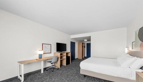 King Room with Bath Tub - Mobility/Hearing Access