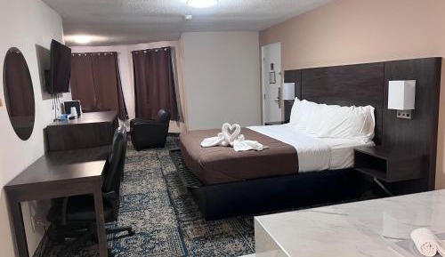 Suite with Hot Tub