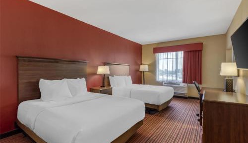 Queen Suite with Two Queen Beds, Bath Tub and Kitchen - Disability Access/Non-Smoking