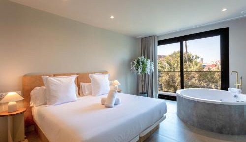 Deluxe Double Room with Bath