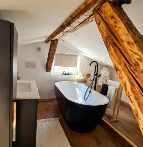 Three-Bedroom Apartment with Mountain View