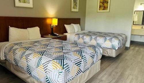 Queen Room with Two Queen Beds - Non-Smoking