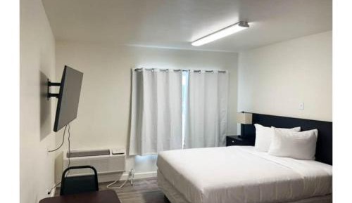 Queen Room - Disability Access - Non-Smoking