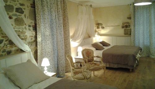 Quadruple Room with Private Bathroom