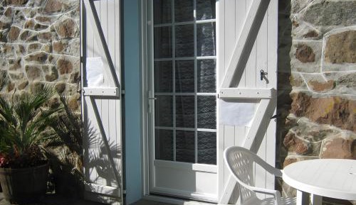 Two-Bedroom Deluxe Apartment with Garden View