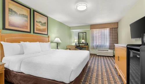 Standard King Room - Non-Smoking 