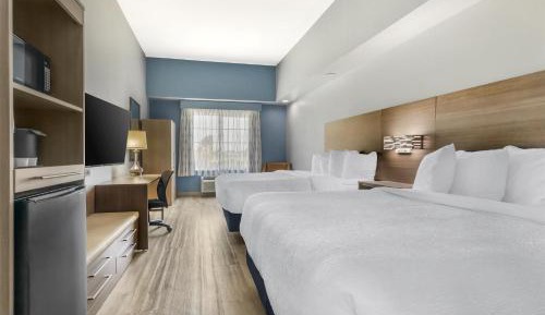 Queen Room with Two Queen Beds and Roll-In Shower - Mobility Access/Non-Smoking