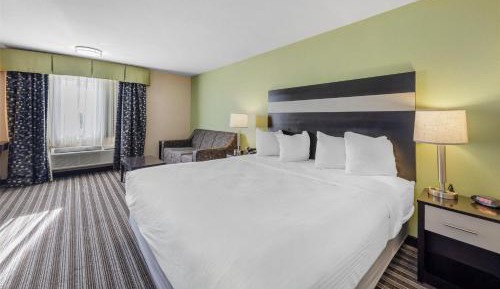 King Suite with Jetted Tub - Non-Smoking