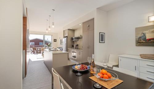 Three-Bedroom Apartment with Balcony