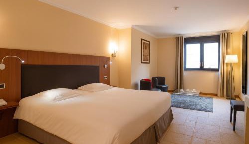 Superior Double Room - Court side