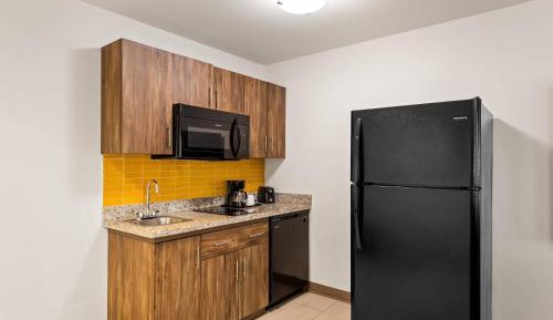 King Suite with Kitchen - Non-Smoking