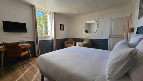 Queen Room with Garden View