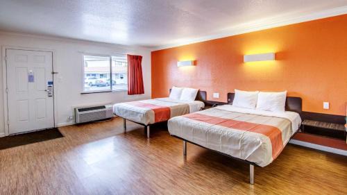 Queen Room with Two Queen Beds - Disability Access