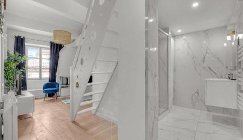 One-Bedroom Deluxe Apartment