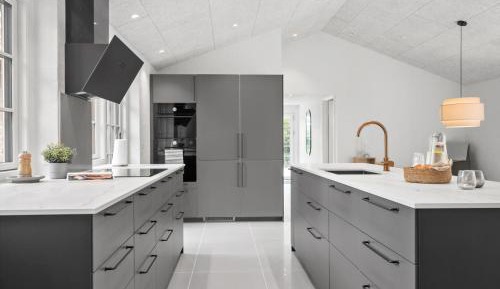 Nine-Bedroom Holiday Home