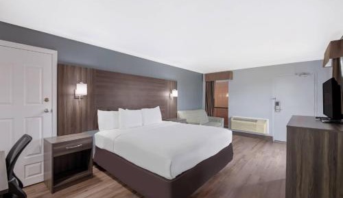 King Room - Accessible/Non-Smoking