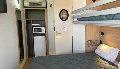 Triple Room (1 Double Bed + 1 Single Bed)