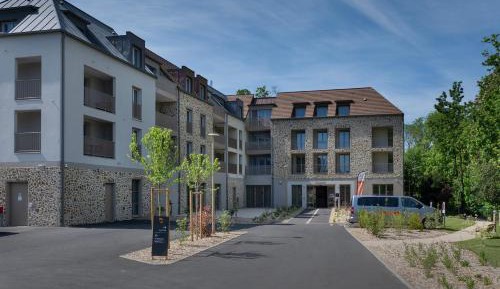 One-Bedroom Apartment with Balcony