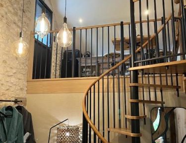 One-Bedroom Apartment with Balcony and Water View and Jacuzzi