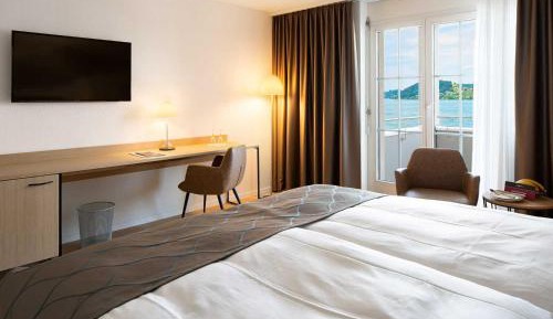 Double Room with Balcony and Lake View