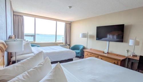 Room with Two Double Beds and Lake View