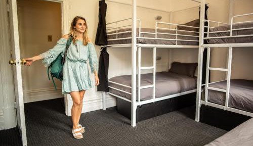Bed in 7-Bed Mixed Dormitory Room with Shared Bathroom