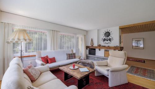 Apartment with Mountain View