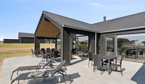 Seven-Bedroom Holiday Home