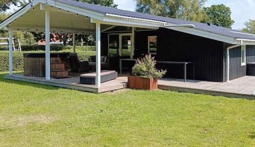 Three-Bedroom Vacation Home 