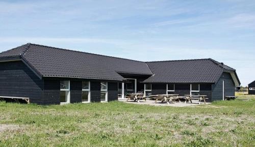 Ten-Bedroom Holiday Home