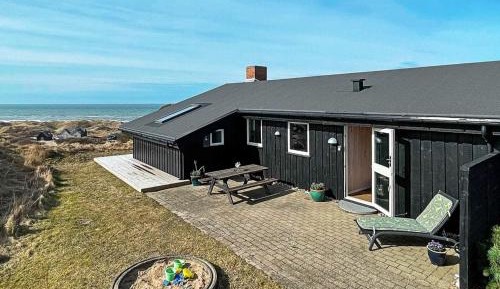 Three-Bedroom Vacation Home 