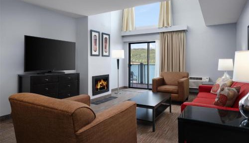 King Suite with Fireplace and River View - Balcony - No Pets