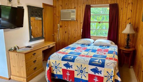 Queen Room with Pool View