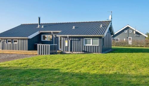 Three-Bedroom Vacation Home 