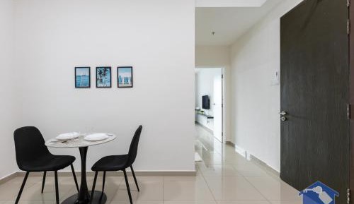 One-Bedroom Apartment with City View