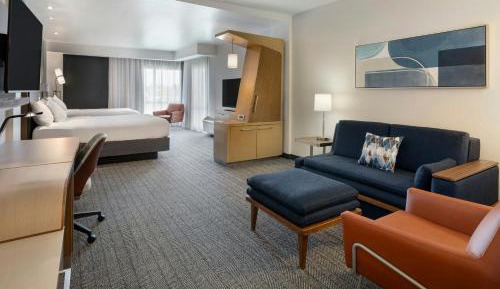 Larger Studio, 2 Queen, Sofa bed