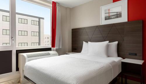 Queen Room - Non-Smoking