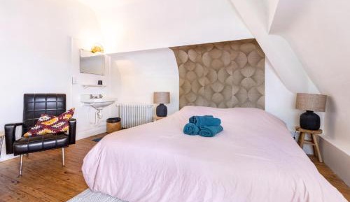 Standard Double Room with Shared Bathroom