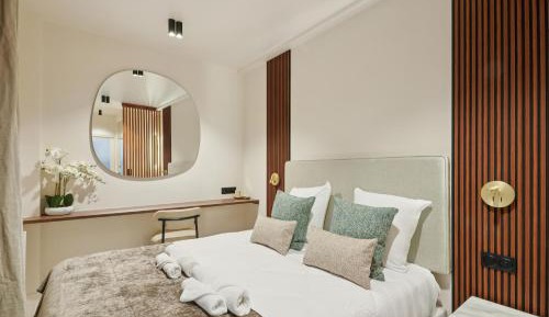 Deluxe Suite with Spa Bath