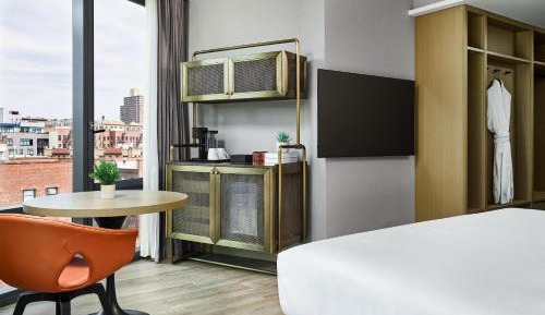Deluxe King Room