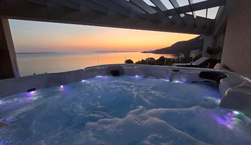 Apartment with Terrace and Sea View