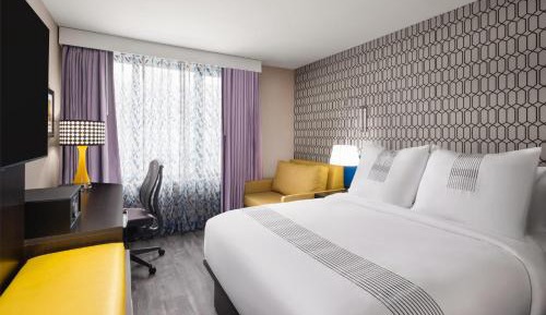 Queen Room with Sofa Bed and Shower - Non-Smoking