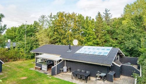 Three-Bedroom Vacation Home 