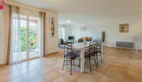 Three-Bedroom Vacation Home 