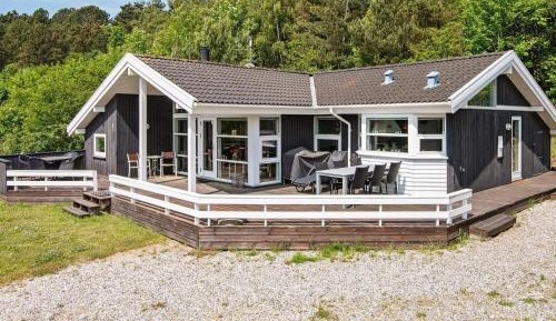 Three-Bedroom Vacation Home 